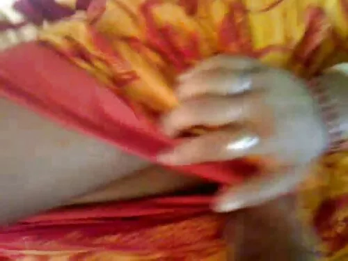 भव्य श्यामला सुन्दरी ...